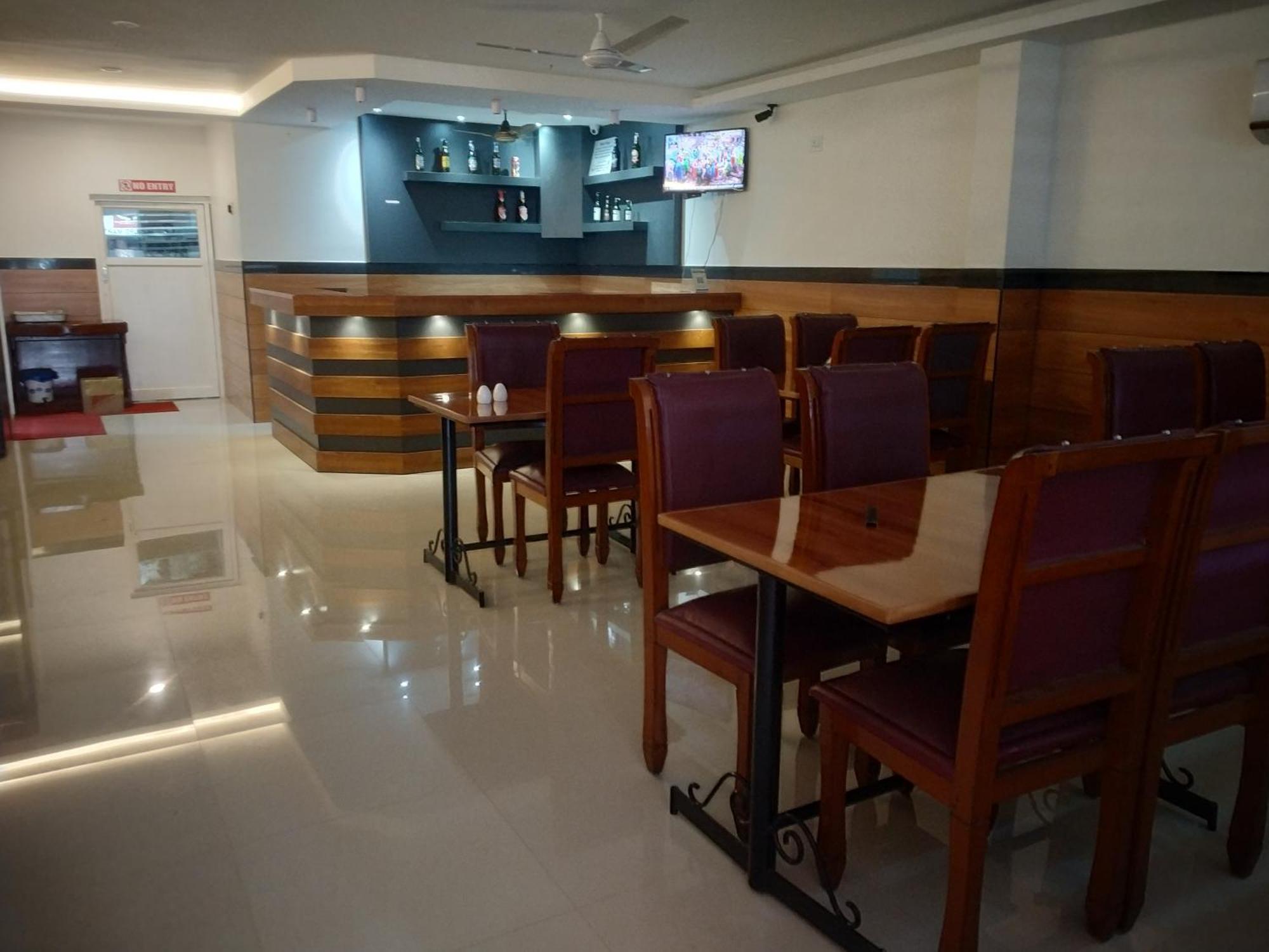 Hotel Priya Chengannur Exterior photo